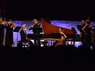 Amandine Beyer, Pierre Hantaï, Marc Hantaï et l'ensemble Gli Incogniti en concert à Lavaray (photo Yves MAILIER)